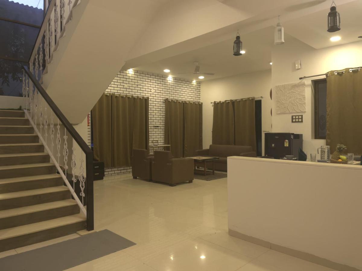 Eko Stay- Tropicana Villa Лонавала Екстериор снимка